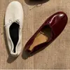 Los zapatos Mary Jane son retro, ligeros, de punta redonda, estilo ballet, casuales, sencillos, modelos nuevos sin cordones con adornos de moño y suelas poco profundas y planas.