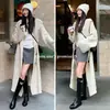 Botas altas de cuero para montar con hebilla metálica, punta redonda, cómodas y versátiles, nuevas para otoño e invierno 2026, para mujer