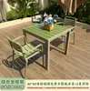 Mesa e Cadeira de Exterior para Pátio Modelo Verde Mesa de Jantar ao Ar Livre Loja de Celebridade da Internet Conjunto de Mesa e Cadeira de Madeira-Plástico Resistente à Água e ao Sol Lazer Pousada