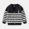 Suéter infantil atacado 2023 outono novo suéter masculino cardigã botão de bebê estilo coreano bordado top fashion