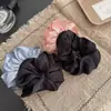 Goma para el pelo plisada tridimensional de satén coreano con un toque de alta gama, Cuerda para el pelo floral con un ambiente vintage, Accesorio para el pelo versátil
