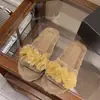 Pantuflas de algodón para casa, diseño floral, a la moda, nuevo modelo otoño e invierno 2026, pantuflas peludas antideslizantes para mujer, adecuadas para uso casual en exteriores e interiores