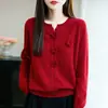Cárdigan de punto estilo 010 con cuello redondo de ganchillo y cuatro flores de rosa hechas a mano, suéter de lana pura, prenda exterior de punto de manga larga para mujer