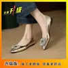 Sapatilhas Quadradas da Moda com Fivela de Strass Prateado para Mulheres, Novo Estilo Popular Primavera/Verão 2026, Bico Fino, Solado Macio, Mocassins Versáteis para Mulheres