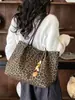 Bolso tote de otoño transfronterizo nuevo con estampado de leopardo, bolso casual para el día a día, gran capacidad, bolso de hombro relajado y elegante, bolso extragrande
