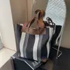 Bolsa de Gran Capacidad para Viajes Cotidianos Nuevo Estilo Primavera 2026 Bolso de Mano de Lona Rayada Bolso Tote Casual de Hombro Patrón a Cuadros
