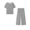 Dropshipping Conjunto de Pijama Feminino Soltinho com Calça Capri, Seda Gelada, Gola Redonda, Blocos de Cor, Bolsos, Roupa de Casa com Sutiã Embutido