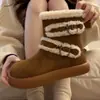 Zapatos de algodón lindos y elegantes, botas cortas casuales y engrosadas para mujer, estilo nuevo de invierno forradas de vellón, esponjosas y de felpa, botas de nieve 2026 con hebilla grande en la punta