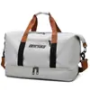 Bolso de hombro transfronterizo más vendido con compartimentos separados para artículos húmedos y secos, gran capacidad y un compartimento dedicado para zapatos.; adecuado para viajes de negocios, uso en el gimnasio y como bolsa de viaje que se puede acoplar a la manija de una maleta