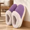 Chinelos de algodão vermelhos de inverno para mulheres, novo estilo, chinelos de casa para interior, chinelos de pelúcia antiderrapantes para idosos, adequados para usar em ambientes internos e externos no outono e inverno.