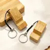 Soporte de bambú y madera para teléfono móvil, mini soporte de escritorio perezoso, soporte universal portátil para teléfono con llavero