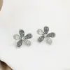 Pendientes de Flor Hueca de Zirconia Transparente Estilo Hada Aguja Plateada para Mujer, Pendientes de Moda Versátiles de Lujo de Alta Gama