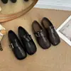 Zapatos de pezuña de cerdo estilo inglés de fondo plano nuevo estilo de dinero zapatos pequeños de cuero de punta redonda 2026 Mocasines mujer otoño retro antiguo falso