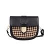 Bolso pequeño popular para mujer de este año ins casual 2021 Nuevo Bolso bandolera de hombro de moda otoño e invierno bolso de silla de montar simple