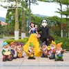 Escultura de Personagem de Desenho Animado Grande de Fibra de Vidro para Exterior Anão da Branca de Neve Artesanato Enfeites Decorativos para Jardim de Infância