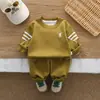 Roupa Infantil Conjunto de Menino para Primavera e Outono 2026 Novo Estiloso Moletom Conjunto de Duas Peças para Bebês Meninos Tendência
