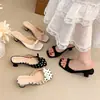 Novas Chinelas Femininas Abertas com Laço Estilo Francês para o Verão 2026, Sandálias de Salto Médio com Bolinhas
