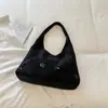El bolso tote único, simple, moderno y a la moda de Shuai Mi Jia para principios de otoño de 2026 es un bolso casual, de nicho y de gran capacidad para mujer
