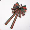 Estilo popular transfronteiriço broche de strass listrado com laço corsage decoração de camisa gravata gola acessórios de flor