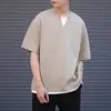Camiseta Casual Masculina de Verão Cor Sólida Retro, Falsa Peça Dupla, Decote V, Manga Curta, Solta, Tendência, Novo Estilo de Alta Qualidade, Decote Redondo