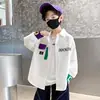 Roupas Infantis Camisas de Outono para Meninos Primavera e Outono 2026 Novo Estilo Camisas Brancas para Crianças Maiores Outono Fresco e Estiloso Camisas para Meninos Tendência