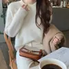 Suéter blanco para mujer, cuello redondo, nuevo estilo 2026, capa interior de moda, top base de ajuste holgado otoño/invierno, prenda exterior popular, engrosado