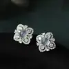 Brincos de Trevo de Quatro Folhas Vazados Retro Franceses Exquisitos com Microincrustação de Zircônia, Brincos Versáteis de Luxo Leve Nicho de Alta Qualidade