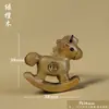 Sandalia del Año del Caballo Caballo Tallado en Sándalo Caballo Mecedora Colgante con Borla Encanto para Bolso Llavero del Caballo del Zodiaco con Cuerda Tejida