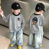 Camiseta de Manga Larga a Rayas y Bloques de Color Moderna y Genial para Niños 2026 Otoño Invierno Ropa Interior Cálida para Niños de Talla Mediana a Grande Top de Cuello Redondo Moderno
