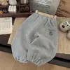 Pantalones de chándal para niño de primavera y otoño, pantalones casuales versátiles estilo coreano para bebé, pantalones deportivos para niños, pantalones jogger holgados unisex de otoño, modernos