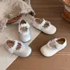 Zapatos de princesa, zapatos para niñas, nueva colección primavera/otoño 2026, zapatos de actuación estilo ballet para niñas pequeñas, zapatos pequeños versátiles de piel, zapatos sencillos para niños pequeños