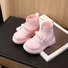 Botas de algodón para niña, los más vendidos de otoño e invierno, a la moda y versátiles para niñas pequeñas, zapatos de piel con forro de algodón de doble capa, botas cortas de media pantorrilla con perlas para niña, estilo princesa
