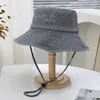 Nuevo Estilo Primavera y Verano Sombrero de Pescador Bordado con Letras para Hombres, Transpirable y Moderno Sombrero de Sol Casual, Versátil Sombrero Cubo de Protección Solar para Mujeres