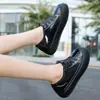 Botas de lluvia nuevas de moda para mujer, zapatos de goma, resistentes al desgaste, que aumentan la altura, impermeables, antideslizantes, de caña corta, con suela gruesa, botas de lluvia, zapatos de agua, cálidos, para uso en la cocina