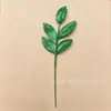 Ramas Navideñas Doradas de 33 cm con 6 Hojas, Suministradas por Amazon para Comercio Electrónico Transfronterizo, Decoración de Corona para Árbol de Navidad con Hojas Doradas