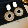 Pendientes Circulares con Patrón de Malla de Aguja Plateada Estilo Étnico Retro Modernos Elegantes Versátiles Pendientes de Lujo Accesible Pendientes de Gama Alta