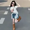 Camiseta de Manga Curta de Verão para Meninas 2026 Novo Estilo Moda Elegante Top com Patchwork de Renda para Bebês e Crianças Pequenas Camiseta de Base