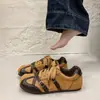 Coleção Outono 2026: Sapatos Esportivos e Casuais Femininos Respiráveis, Duráveis e Estilosos com Solas Grossas e Design Color-Blocking