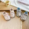 Zapatos para Niña 2026 Otoño Nuevo Estilo Zapatos Deportivos Plateados con Moño para Niños Zapatos de Princesa Suela Suave Zapatos Forrest Gump para Bebé