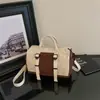 Bolsa Boston acolchoada casual leve bicolor 2026 nova versátil moda inverno ombro e transversal