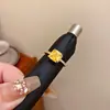 Anillo Cuadrado de Diamante Colorido~Anillo Cuadrado de Zirconia Bañado en Oro Real de 18K, Anillo de Dedo Índice de Moda para el Trabajo, Joyería de Lujo Ligero y de Alta Gama