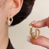 Moda Europeia e Americana Transfronteiriça Design Único Dupla Face Vazado Coração de Pérola Ear Cuffs para Mulheres, Brincos Simples de Luxo Leve Personalizados