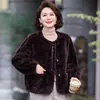 Nuevo Abrigo Corto de Piel para Mamás 2025, Elegante Top Delgado de Piel Integrada para Otoño e Invierno para Mujeres de Mediana Edad y Mayores