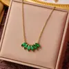 Collar de acero de titanio chapado en oro de lujo ligero y sin decoloración, cadena de clavícula con lazo de moda versátil para mujer, fabricantes