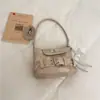 Bolso de Hombro con Hebilla de Cierre de Diseño de Nicho 2026 Nuevo Estilo Bolso de Hombro de Moda Bolso de Motociclista para Chica Popular Bolso de Mano para Viajes