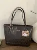 Bolso Retro Mate de Moda para Mujer 2025 Nuevo Bolso de Hombro de Gran Capacidad para Viajes Diarios Popular Bolso Tote Cubo con Relieve