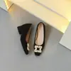 Sapatos Mary Jane Quadrados de Bico para Mulheres, Estilo Francês, Modelo Novo Inverno 2026, Slip-On com Fivela Quadrada de Strass, Sapatilhas de Camurça