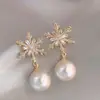 Aretes de Concha de Flor para Mujer, Lujo Ligero, Aretes de Gama Alta, Estilo de Nicho, Aretes Elegantes, Aretes de Perla, Clips para Orejas para Mujeres Sin Perforaciones