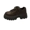 Sapatos femininos de couro com cadarço, bico redondo e sola grossa, novo modelo 2026, mocassins versáteis para primavera e outono, estilo britânico retrô, que aumentam a altura