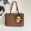 Bolsa de Ombro Única Tecida de Chegada Nova Transfronteiriça Grande Capacidade Cor Blocada Tendência Bolsa Tote Fashionável para Passeio Casual e Comutação